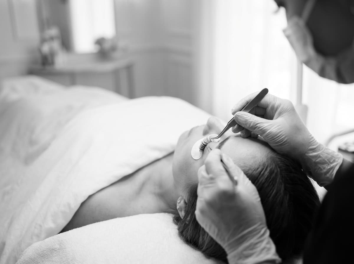 Lash extensions service